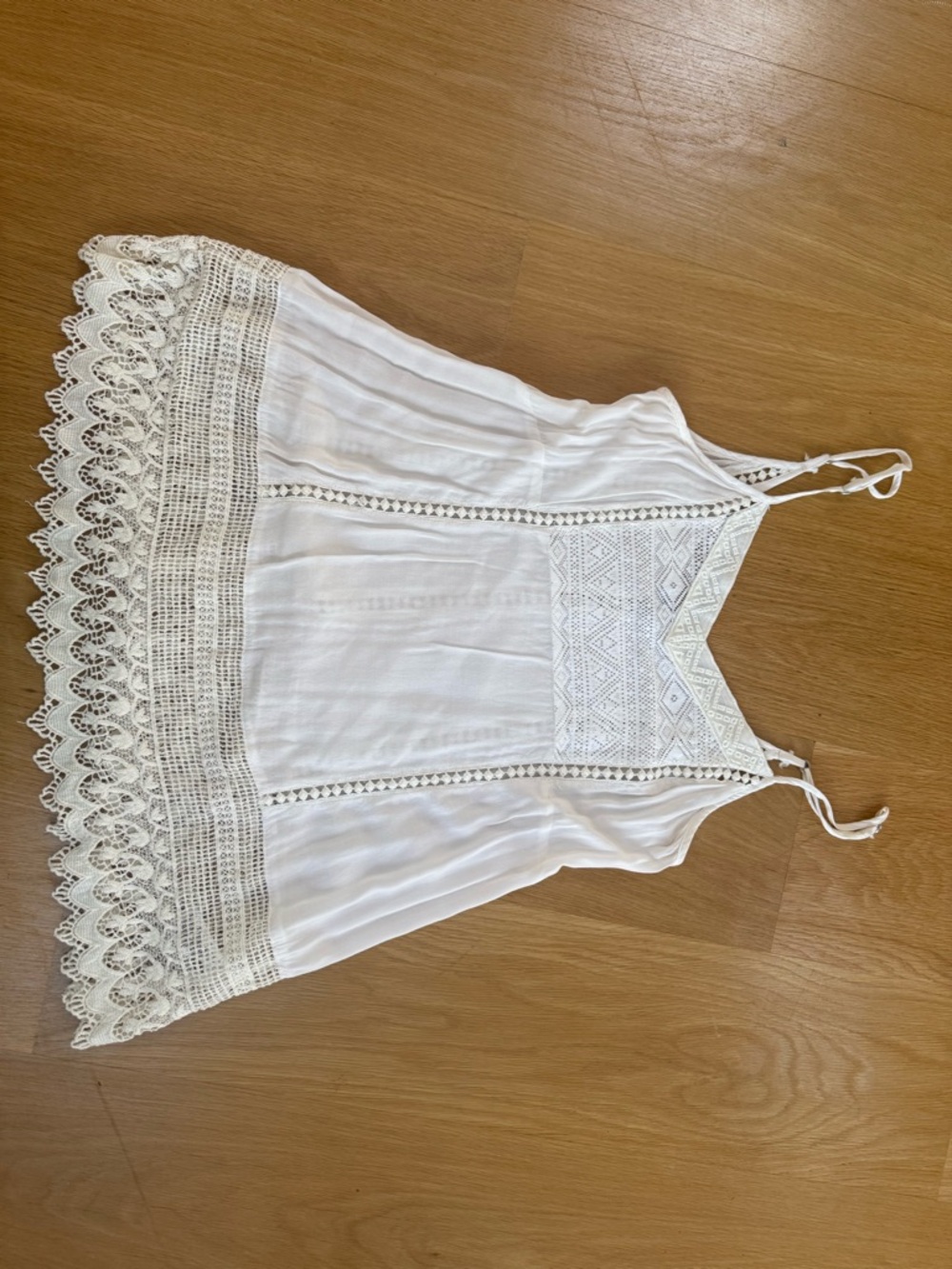 White Crochet-Trim Spaghetti Strap Women's Top - Picture 3 of 8